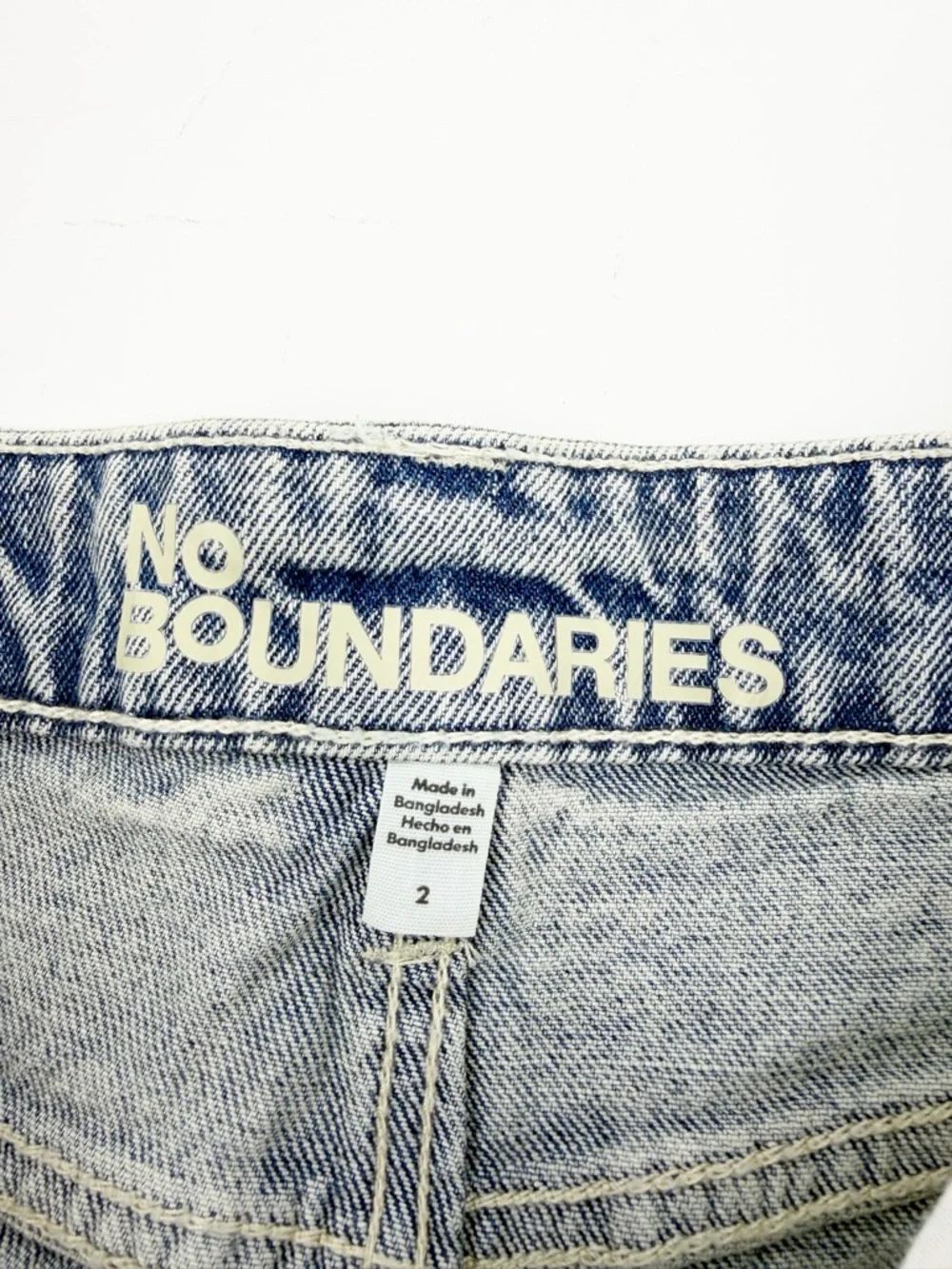 No Boundaries Wide Leg Jeans Light Wash Denim w/Pink Ribbon Detail Size 2 NWT - Picture 11 of 15